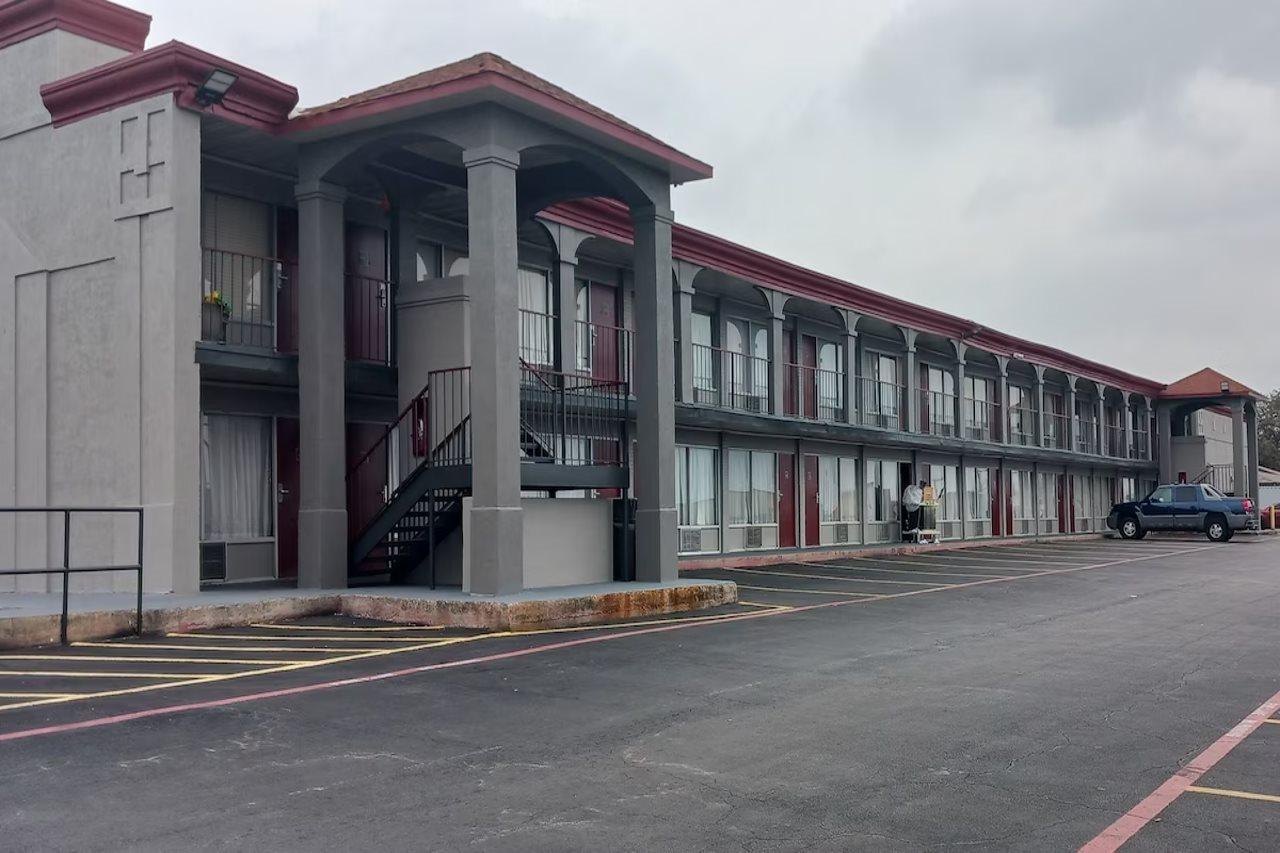 Red Roof Inn Fort Worth West Exterior photo